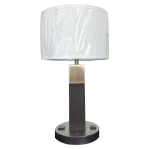 نغمتان أسود ومصباح طاولة للنيكل مع مفتاح روك على/off ومنافذان مريحان في غرفة الضيوف